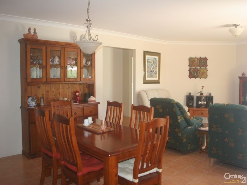 61 Campbell Drive, Kooralbyn QLD 4285