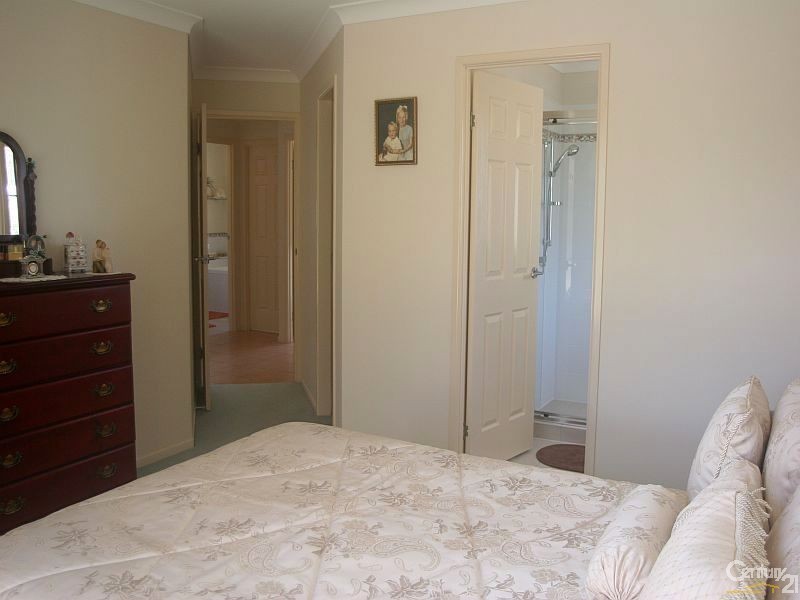 61 Campbell Drive, Kooralbyn QLD 4285