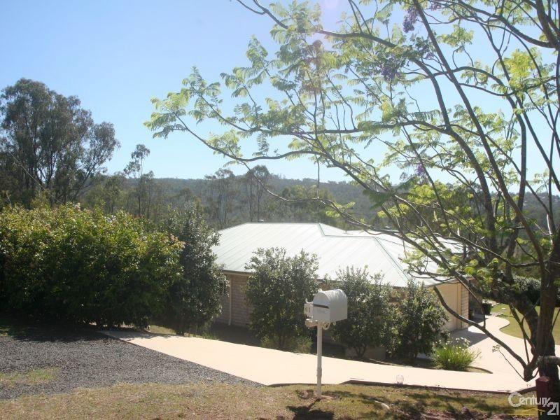 61 Campbell Drive, Kooralbyn QLD 4285