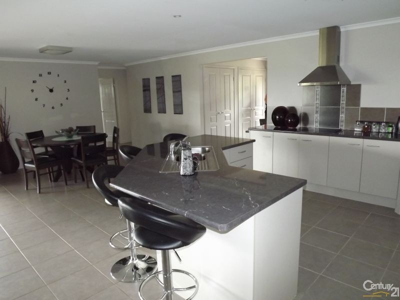 25 Towns Ave, Logan Village QLD 4207