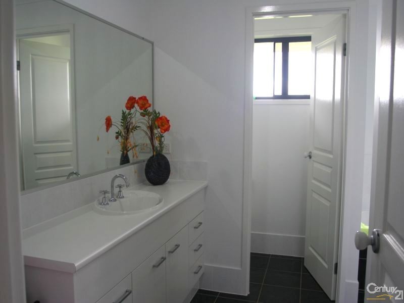 178 Merton Close, Kooralbyn QLD 4285