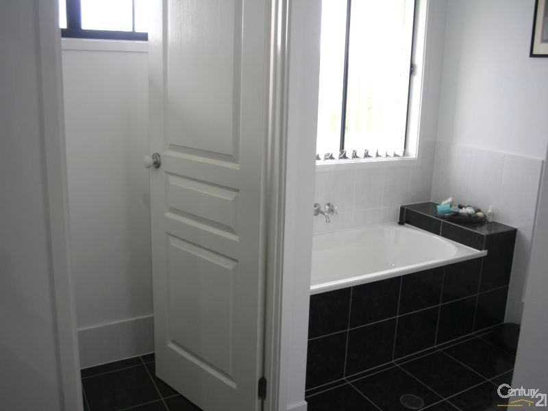 178 Merton Close, Kooralbyn QLD 4285