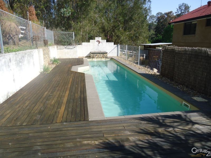 24 Walker Drive, Kooralbyn QLD 4285
