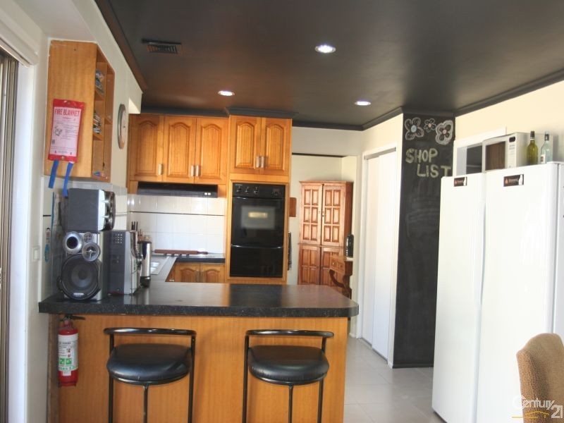 24 Walker Drive, Kooralbyn QLD 4285