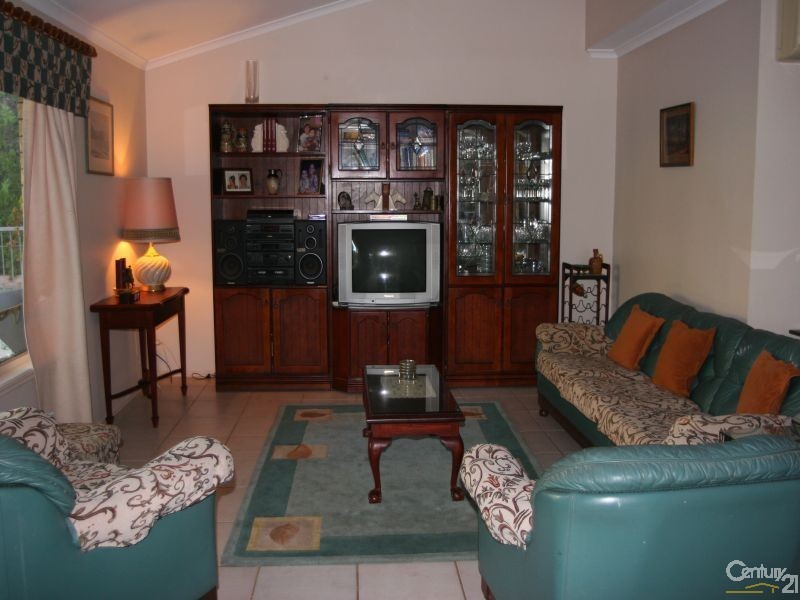 25 Walker Drive, Kooralbyn QLD 4285