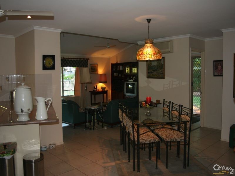 25 Walker Drive, Kooralbyn QLD 4285