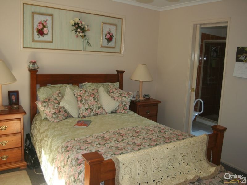 25 Walker Drive, Kooralbyn QLD 4285