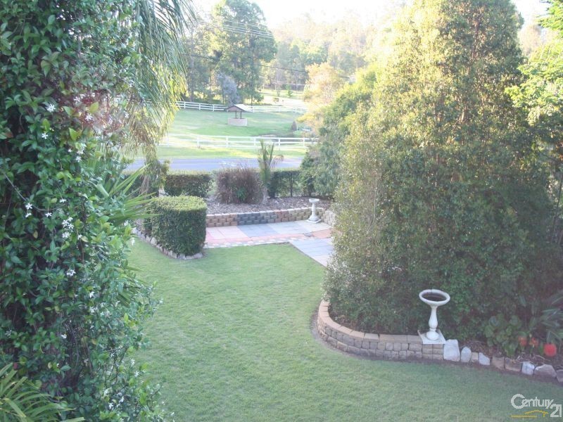 25 Walker Drive, Kooralbyn QLD 4285