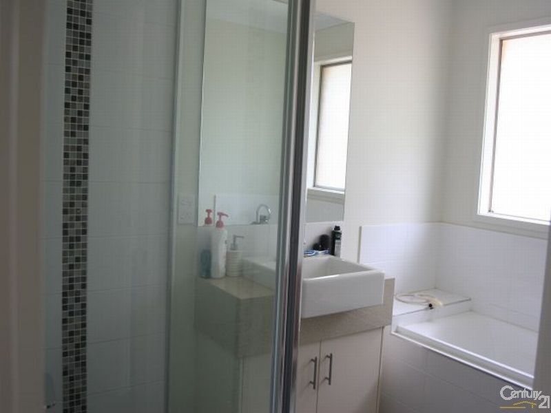 1 Charles Close, Kooralbyn QLD 4285