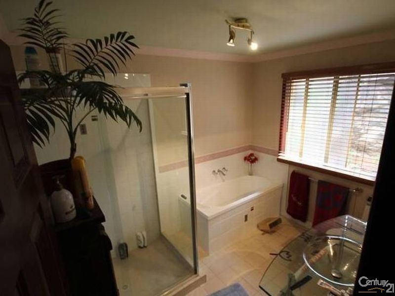 83 Campbell Drive, Kooralbyn QLD 4285