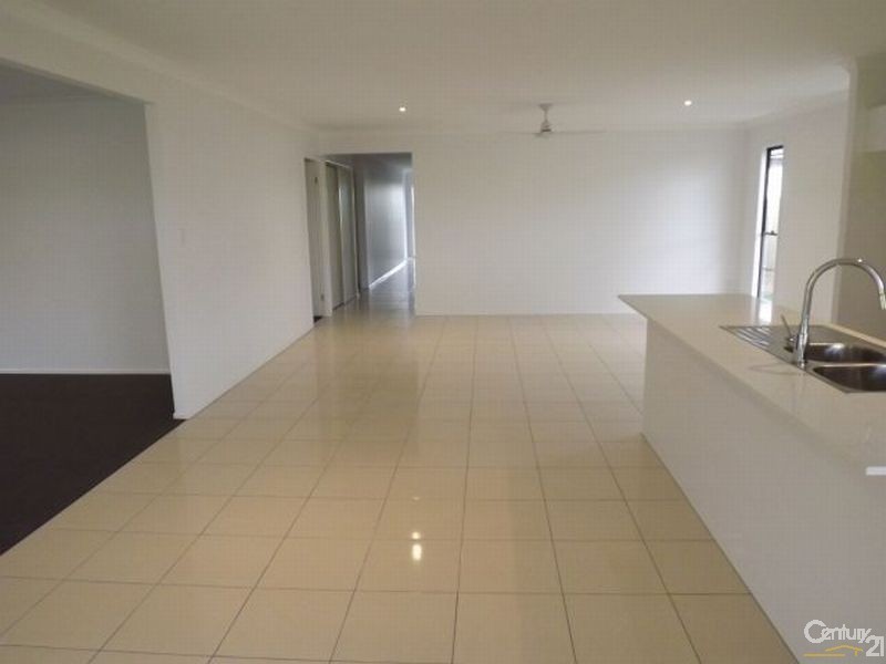 47 Huggins Ave, Yarrabilba QLD 4207