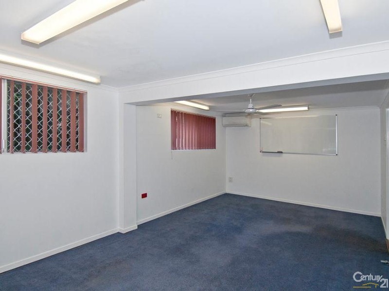 9 Laurinda Crescent, Springwood QLD 4127