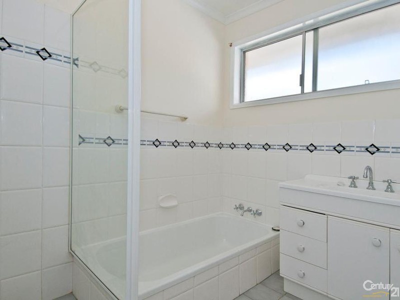 9 Laurinda Crescent, Springwood QLD 4127