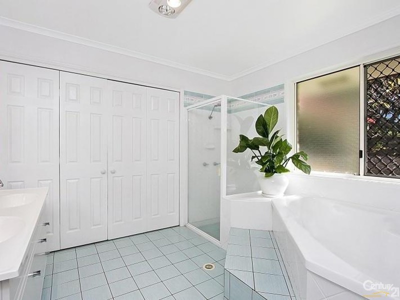 12 Barker Place, Kooralbyn QLD 4285