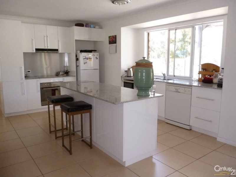 8 Eastwell Court, Mount Warren Park QLD 4207