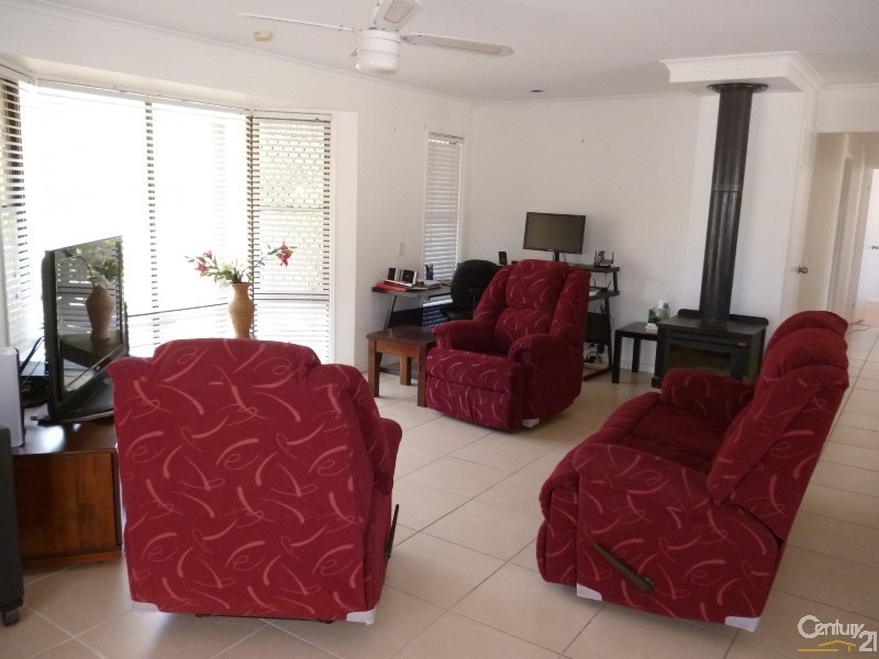 8 Eastwell Court, Mount Warren Park QLD 4207