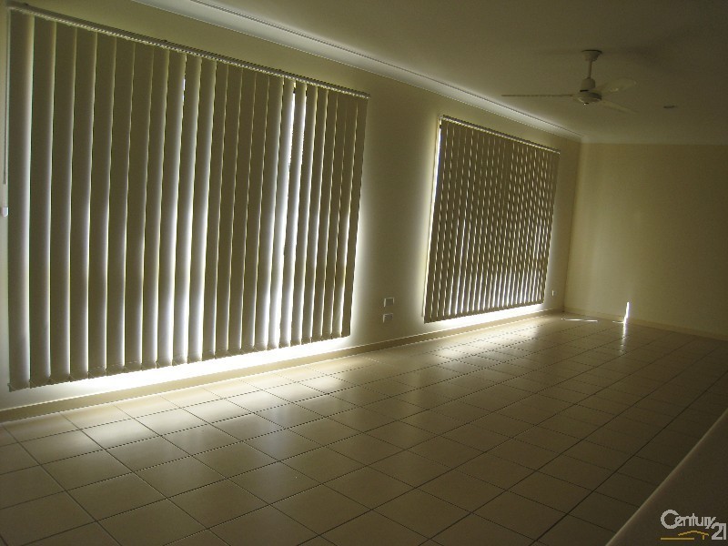 9 Kite Cres, Eagleby QLD 4207