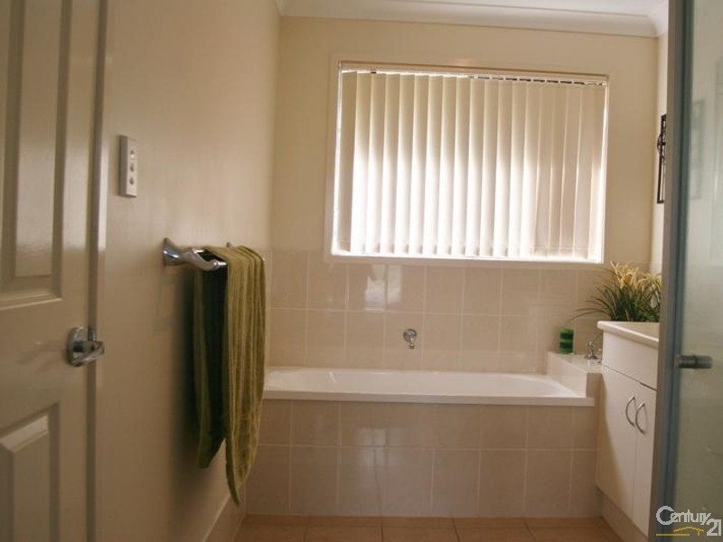 73-75 Campbell Drive, Kooralbyn QLD 4285