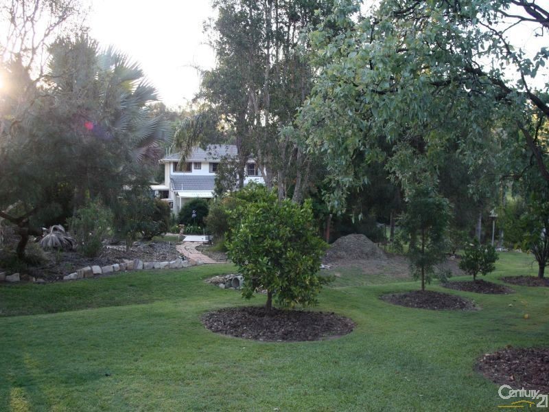 25 Walker Drive, Kooralbyn QLD 4285