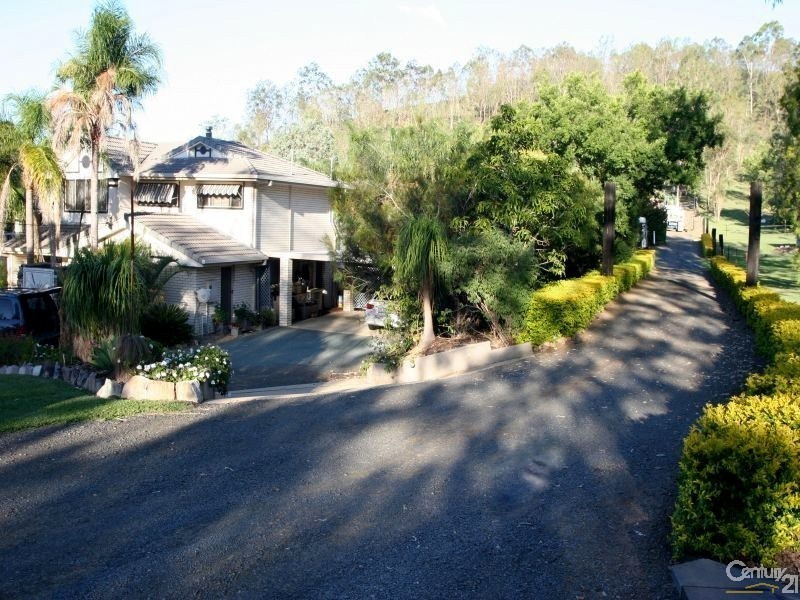 25 Walker Drive, Kooralbyn QLD 4285