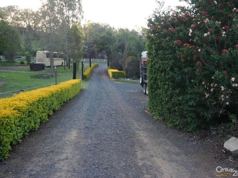 25 Walker Drive, Kooralbyn QLD 4285