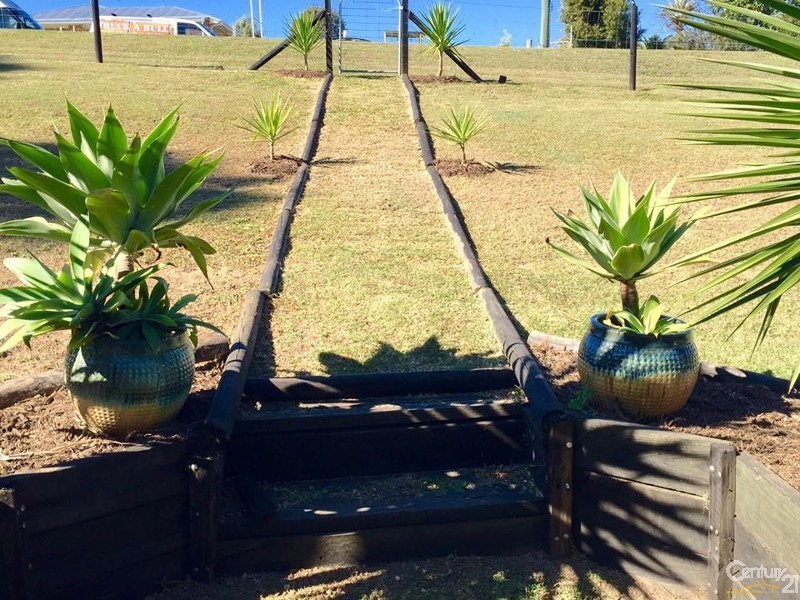 141-143 Walker Drive, Kooralbyn QLD 4285
