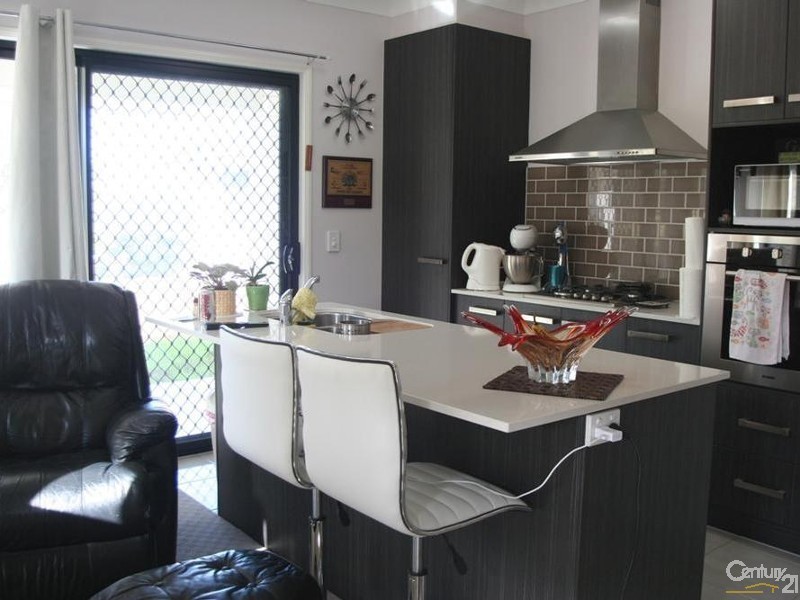32-34 White Place, Kooralbyn QLD 4285