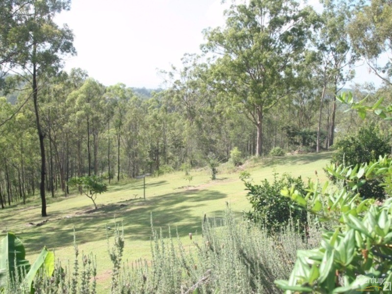 61 Campbell Drive, Kooralbyn QLD 4285