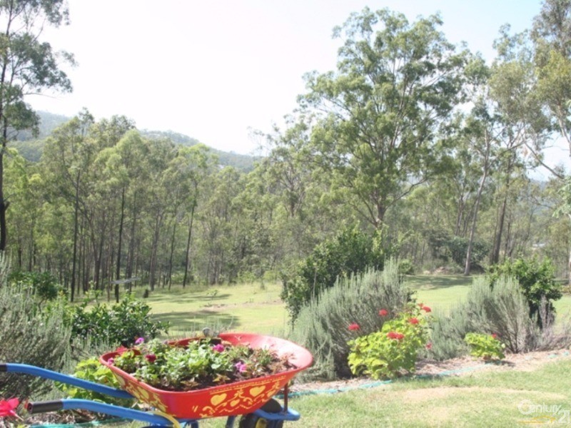 61 Campbell Drive, Kooralbyn QLD 4285