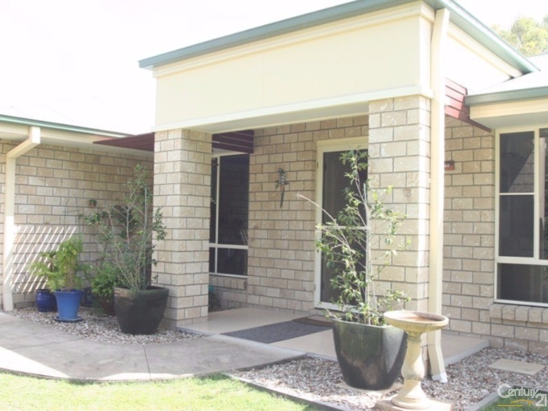 61 Campbell Drive, Kooralbyn QLD 4285