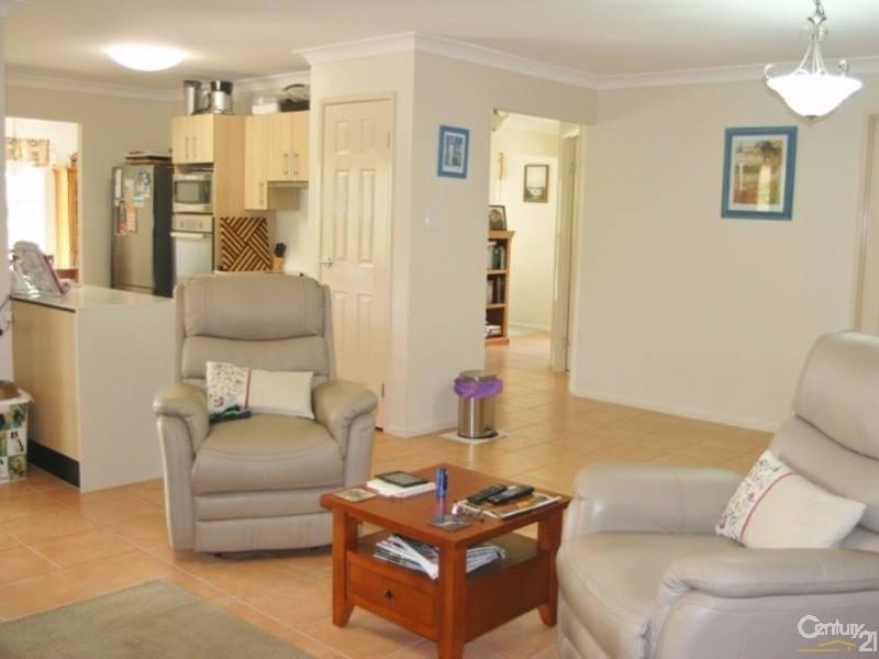 61 Campbell Drive, Kooralbyn QLD 4285