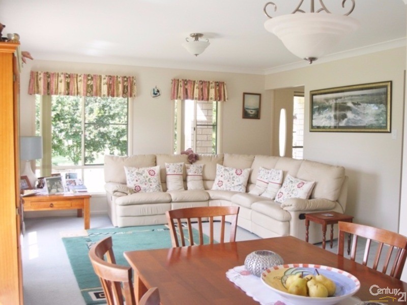 61 Campbell Drive, Kooralbyn QLD 4285