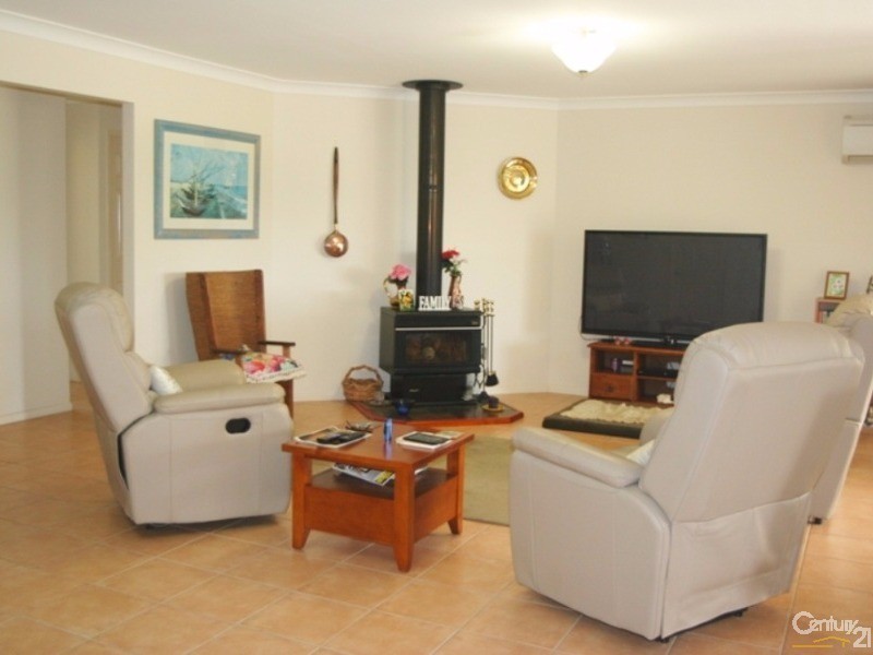 61 Campbell Drive, Kooralbyn QLD 4285