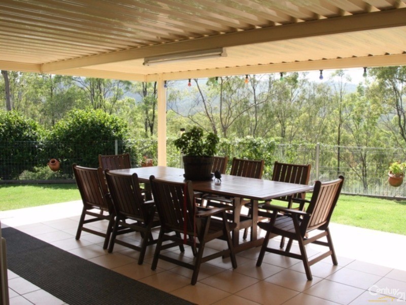 61 Campbell Drive, Kooralbyn QLD 4285