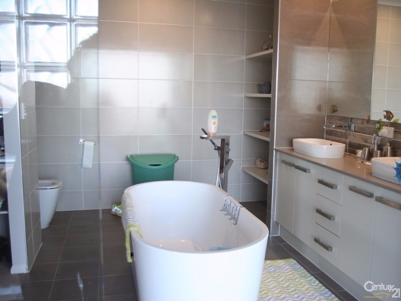 32-34 White Place, Kooralbyn QLD 4285