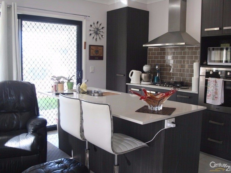 32-34 White Place, Kooralbyn QLD 4285