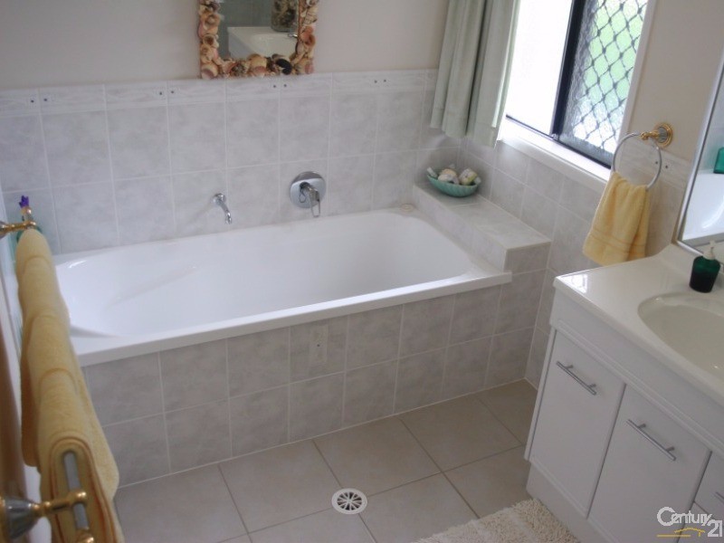 212-216 Boomerang Drive, Kooralbyn QLD 4285