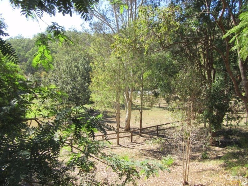 27 Smales Close, Kooralbyn QLD 4285