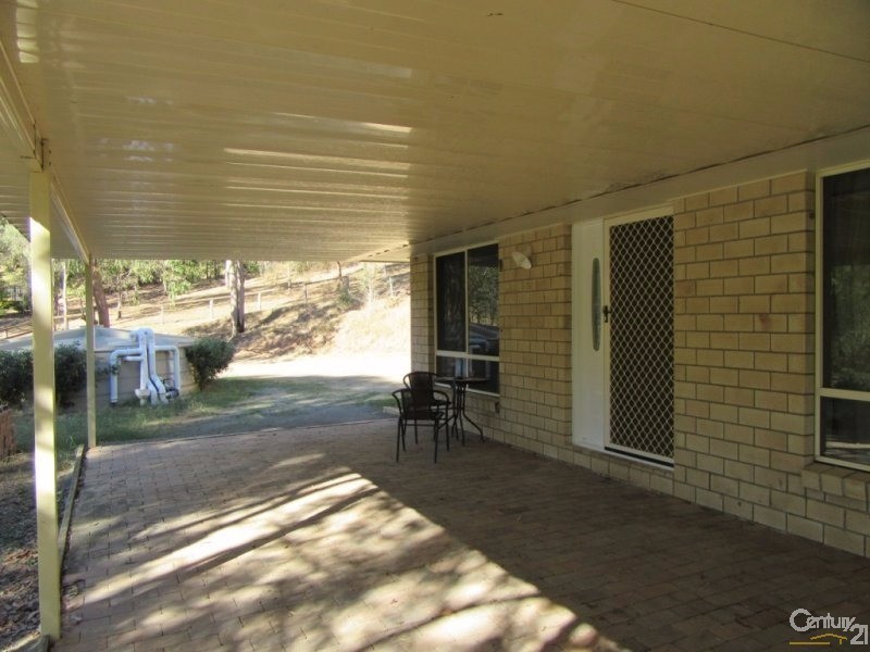 27 Smales Close, Kooralbyn QLD 4285