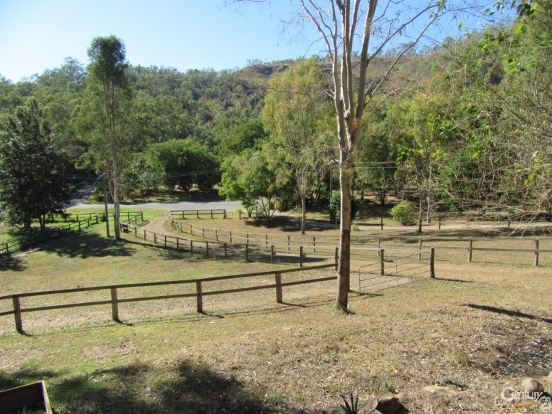 27 Smales Close, Kooralbyn QLD 4285