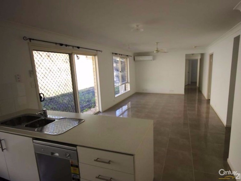 27 Smales Close, Kooralbyn QLD 4285