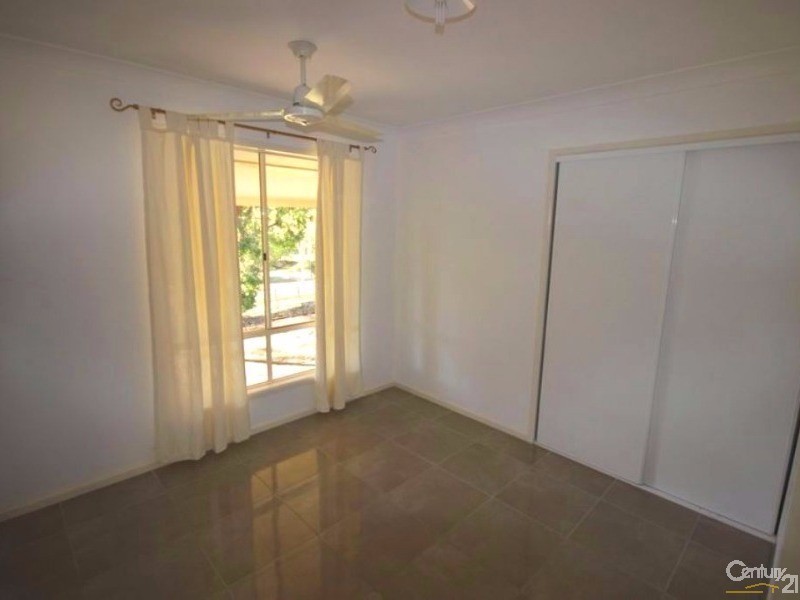 27 Smales Close, Kooralbyn QLD 4285