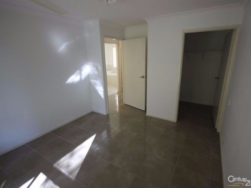 27 Smales Close, Kooralbyn QLD 4285