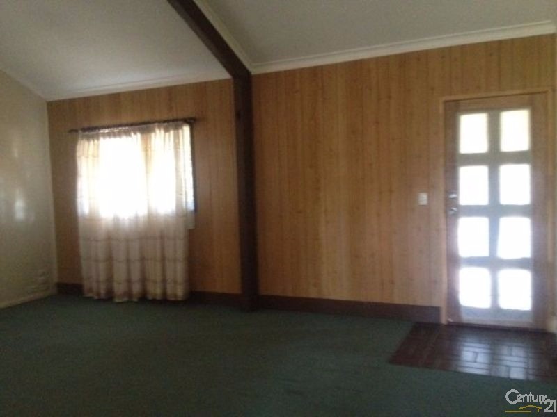 32 Estramina Road, Regents Park QLD 4118