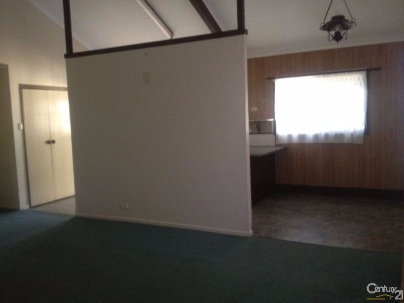 32 Estramina Road, Regents Park QLD 4118