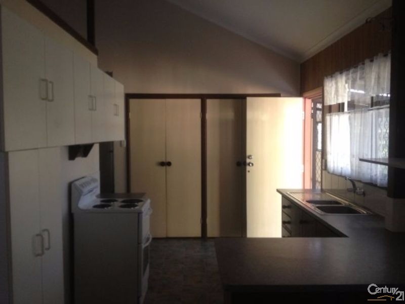 32 Estramina Road, Regents Park QLD 4118