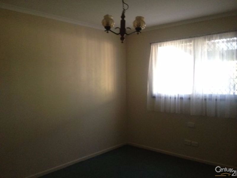 32 Estramina Road, Regents Park QLD 4118