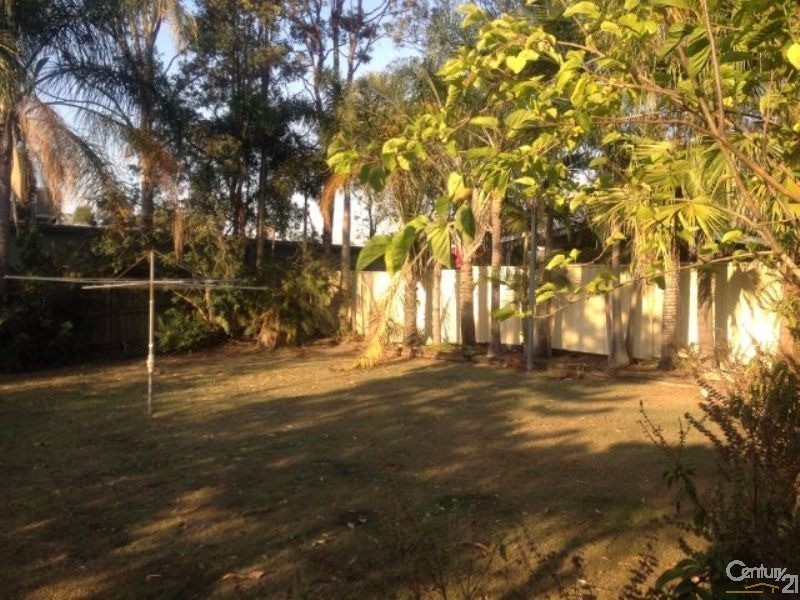 32 Estramina Road, Regents Park QLD 4118