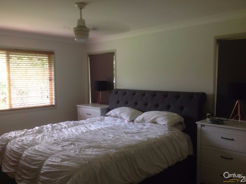 5 Lucida Court, Regents Park QLD 4118