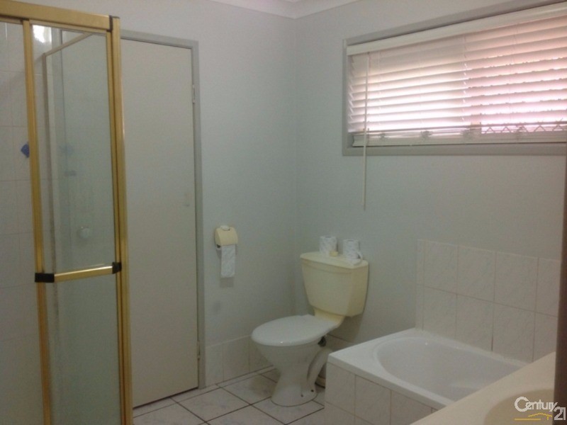 5 Lucida Court, Regents Park QLD 4118